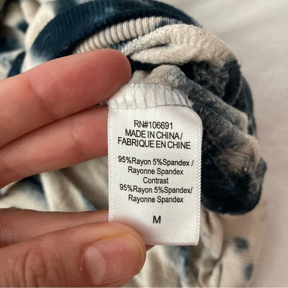 Young Fabulous & Broke Juliette Tie Dye Oversized Pullover Navy Cream Medium - Picture 5 of 6